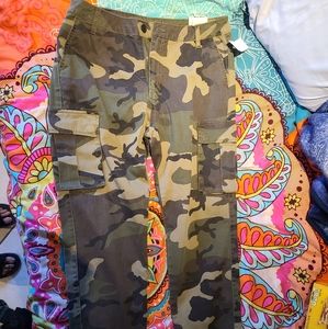 Windsor high rise cargo crop pant size 7